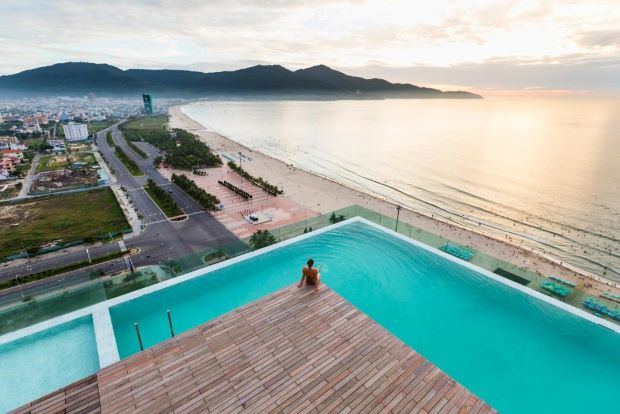 Top 10 khách sạn Đà Nẵng view biển - Khách sạn A la Carte Danang Beach